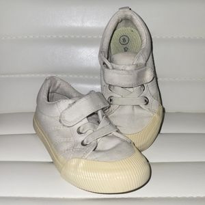 Kid's Shoes: Size 8, Cat and Jack